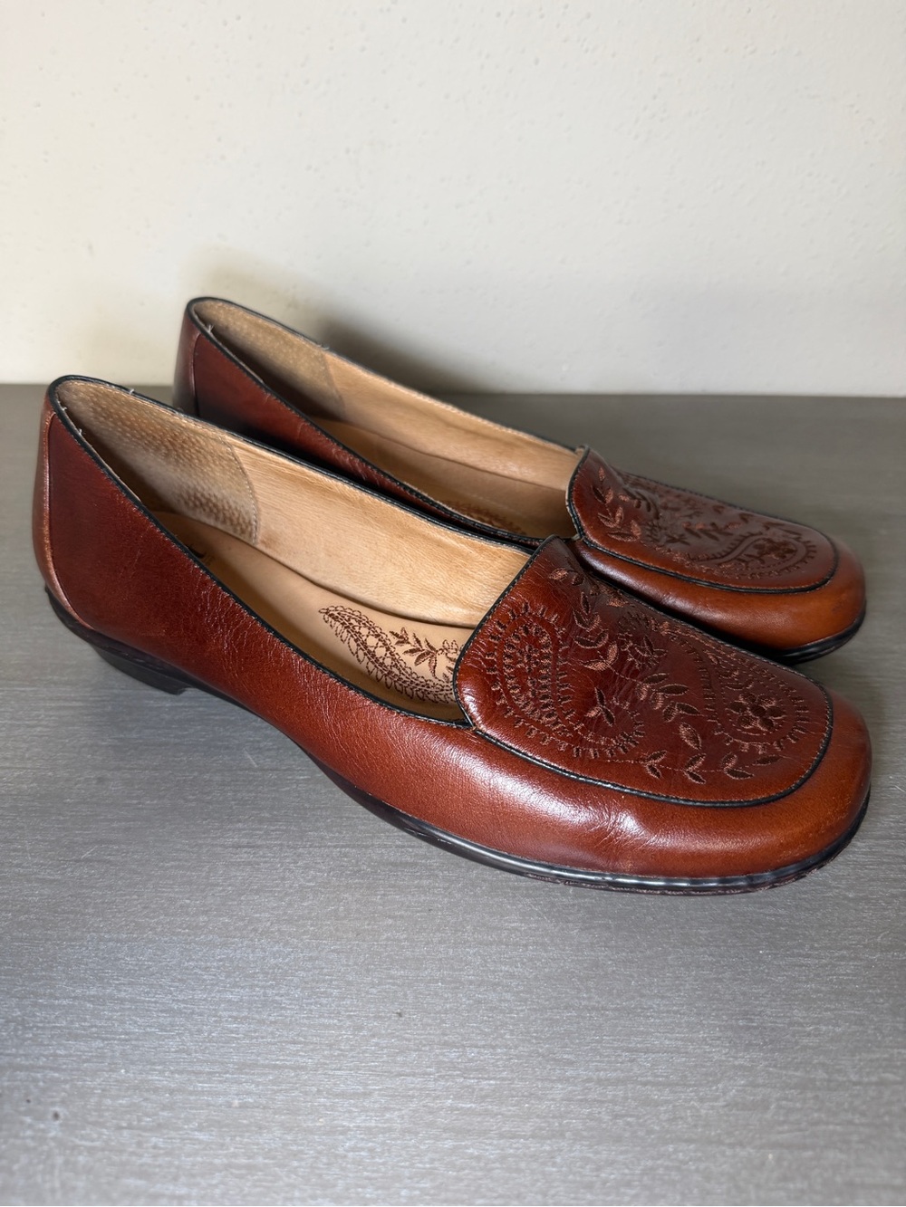 Women’s Sofft Leather Napoli Loafers Grown Leather Shoes Embossed 10M - Picture 1 of 10